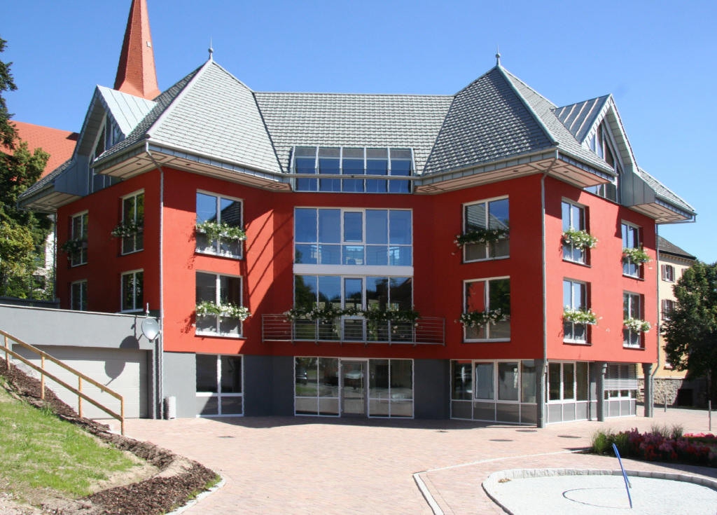 Ortsmitte: Rathaus in Schonach
